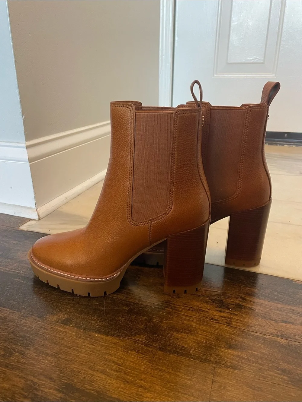 Tory Burch Carson lug sole boots women’s size 7